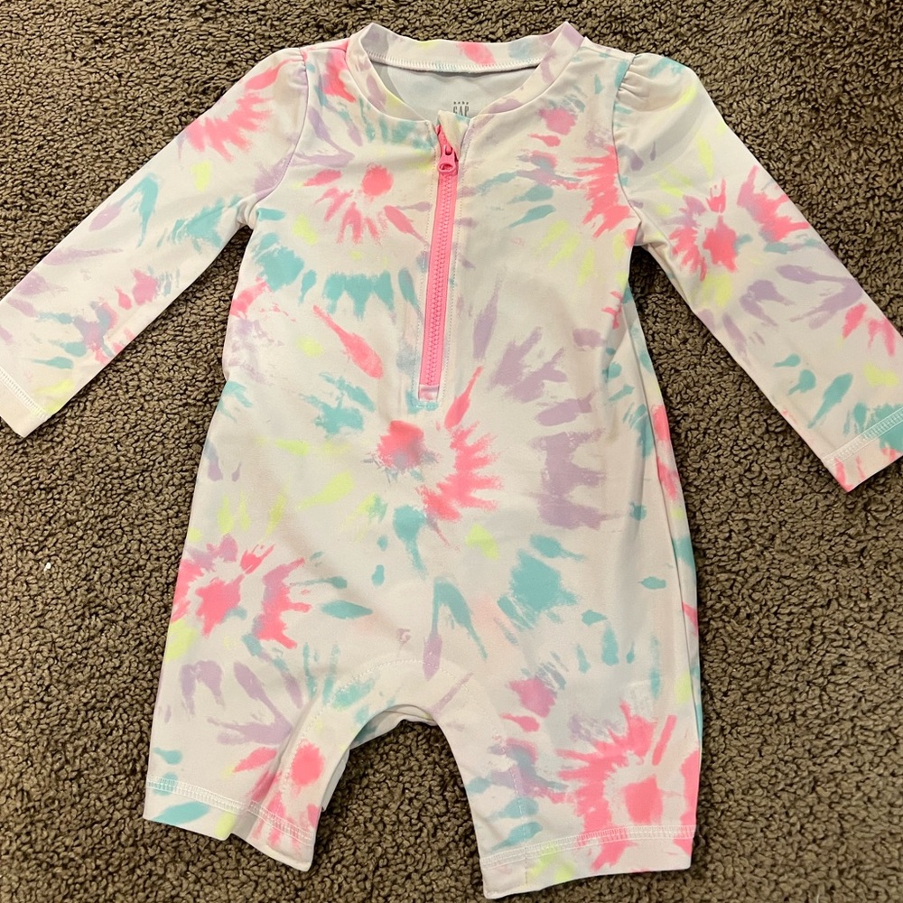 EUC Gap Baby Girls long sleeve One Piece Swimsuit 6-12 months